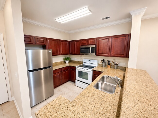 Photo - Spacious Furnished 3-Bedroom Condo Oasis with 2 Baths in Davenport Unit 4404