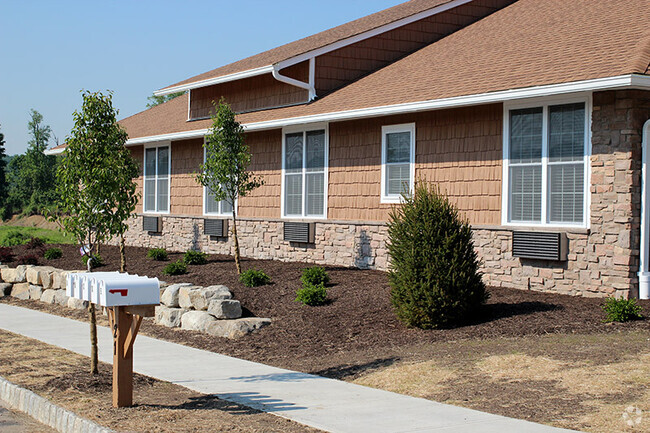 Building Photo - 21 Boulder Hills Boulevard Unit E Rental