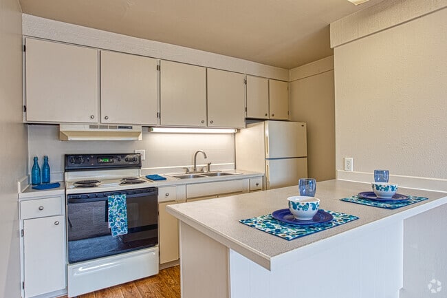 Studio - 450SF - Windsor Park Apartments