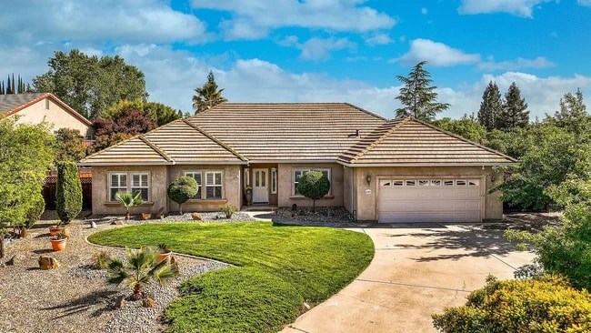 Building Photo - 689 Saint Andrews Rd