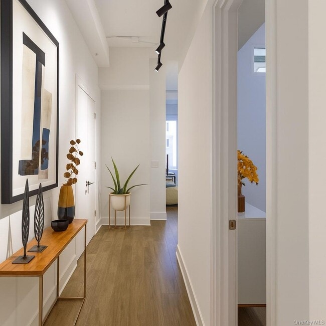 Photo - 1 Martine Ave Unidad 812