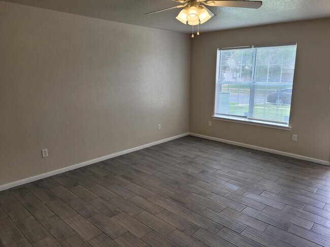Photo - 4604 Acorn Creek Trail