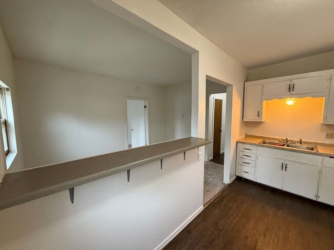 Building Photo - 3966-3966 Minnehaha Ave Unit 3964 1/2
