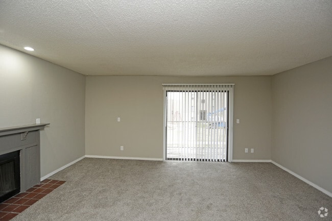 2BR, 2BA - 960 SF