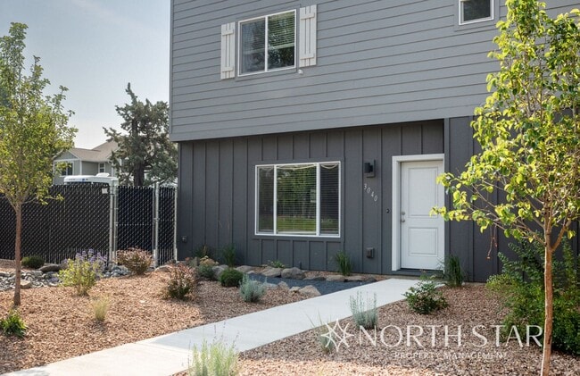 Photo - 3040-3042 SW Obsidian Ln Apartamento Unidad DE-OBSI3040