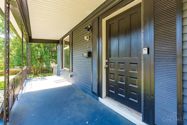 Photo - 871 Hutchins Ave