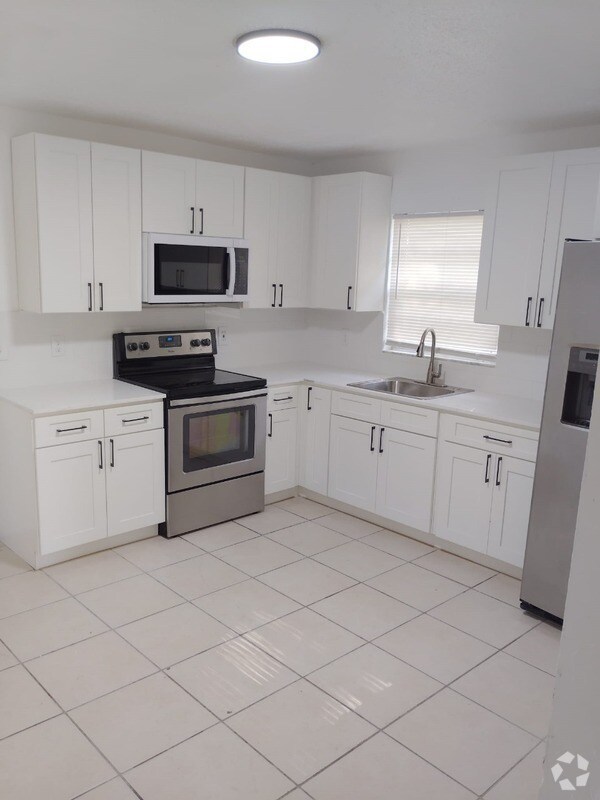 Building Photo - 1729 Birchwood Cir Unit 2 Rental