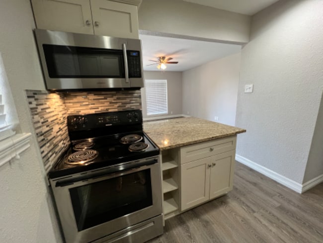 Photo - 1232 E Live Oak Rd