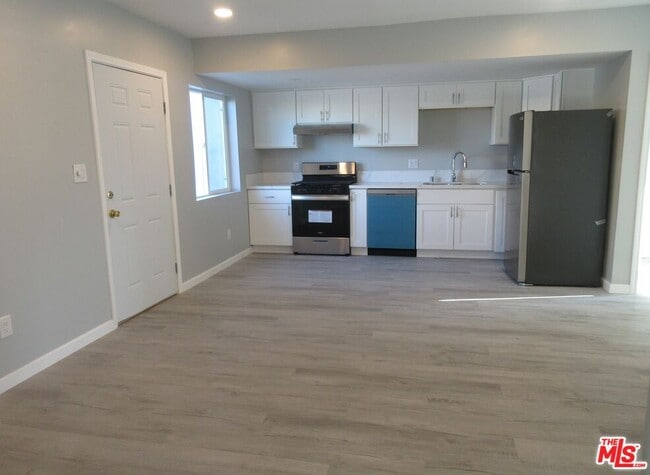 Building Photo - 1246 W 144th St Rental