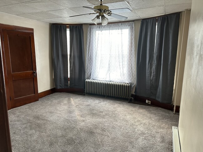 Building Photo - 25 N Railroad St Unit #2nd floor Rental
