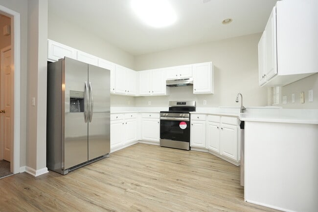 Charming 3-Bedroom, 3-Bathroom Townhome - Charming 3-Bedroom, 3-Bathroom Townhome