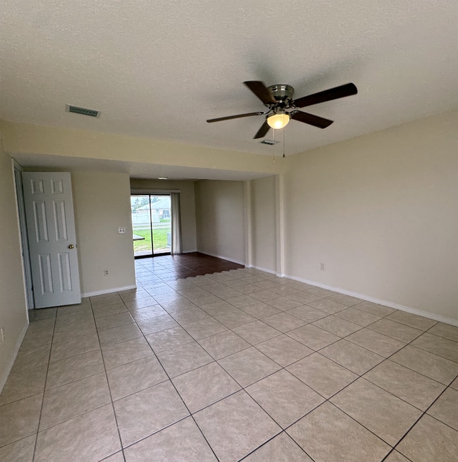 Photo - 301-329 James St