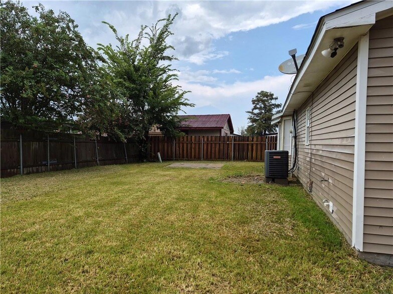 Photo - 5060 Radcliff St