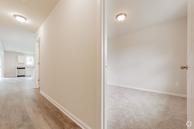 Building Photo - 5 bedroom Benjamin Floor Plan with a relax... Rental