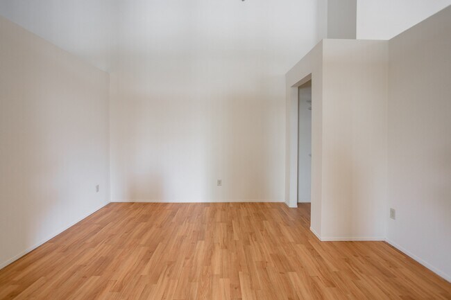 Photo - 6200 2nd Ave Unidad 206