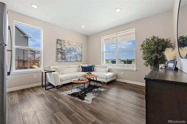 Photo - 860 Wildrose Pl