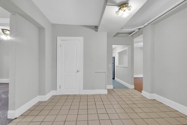 Photo - 1820 Clydesdale Pl NW