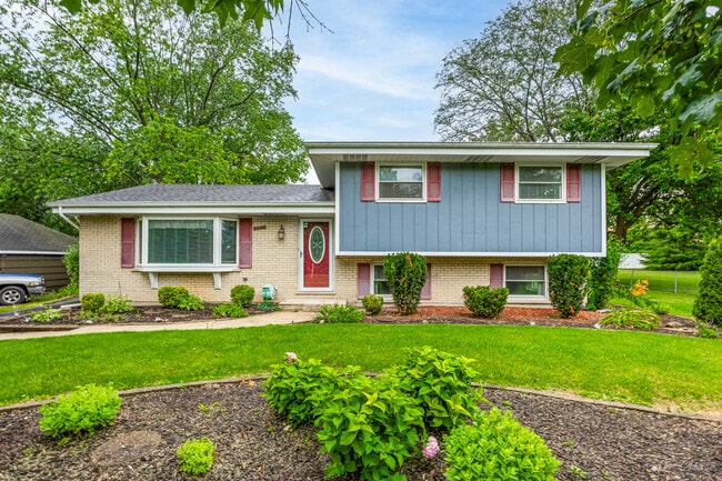 Photo - 5S300 Tuthill Rd