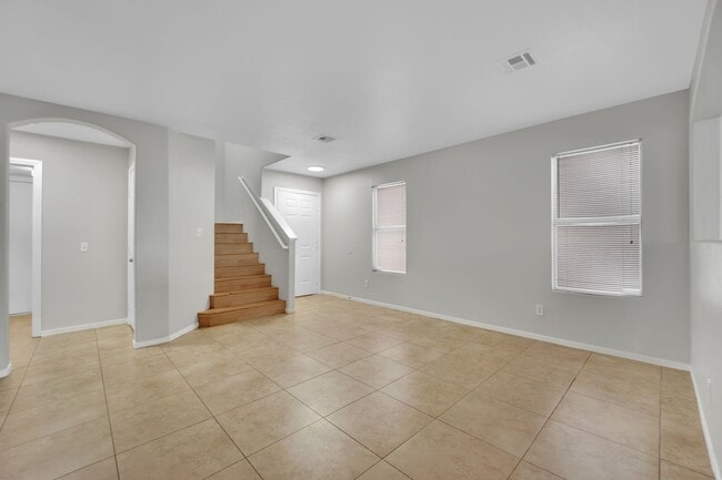 Photo - Beautiful 5 Bedroom! New Upgrades! / Coming Soon! 1/23!