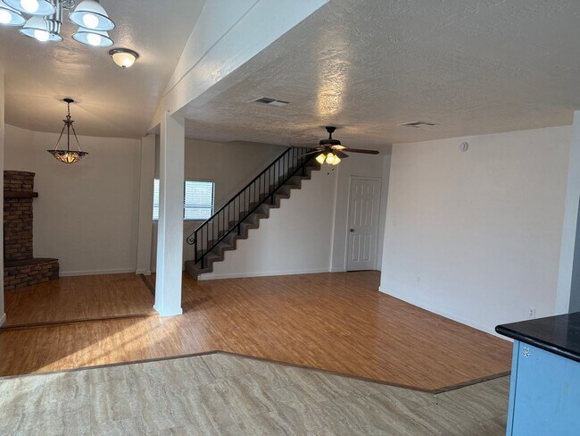 Photo - 4 Bedroom Home in Historic Central Phoenix | All Utilities Included