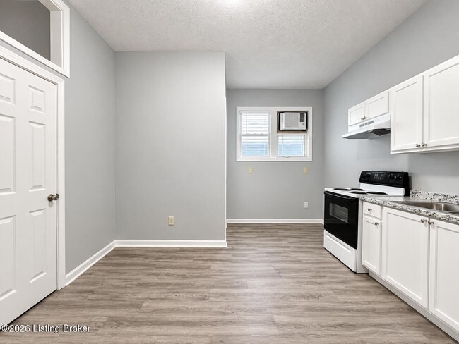 3319 W Market St Unidad 1