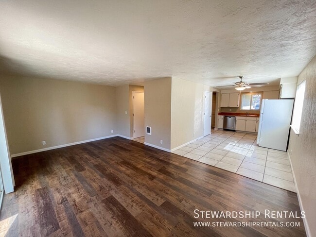 757 N Cloverleaf Loop