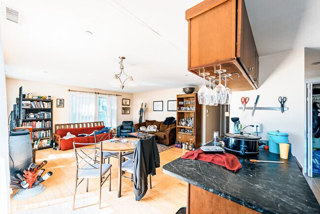 Building Photo - 2 Boylston St Unit 1