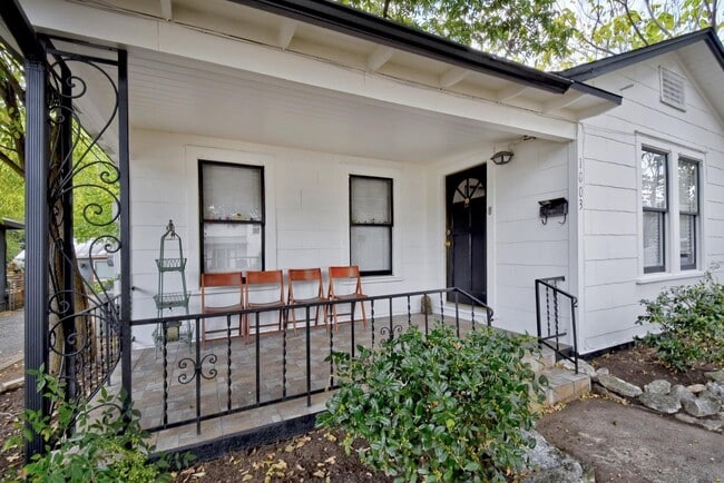 Photo - 1003 E 45th St