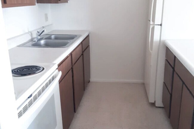 Photo - 636 Berry Ln