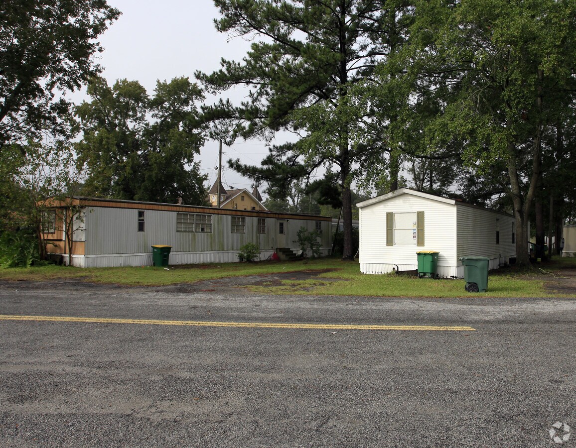 Photo - Oglethorpe Court Trailer Park Apartments