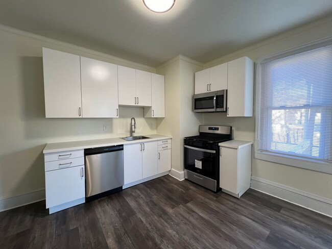 Updated 2BR Townhome with office & parking... - Updated 2BR Townhome with office & parking...