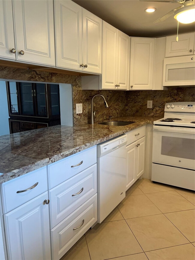 Photo - 2615 NE 3rd Ct Unidad 213