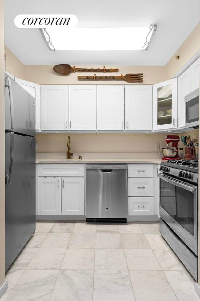 Photo - 330 W 145th St