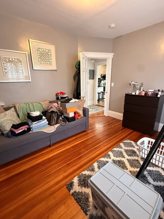 Photo - Beautiful, Spacious 2.5 bed in Brighton w/ Parking and Private Laundry!