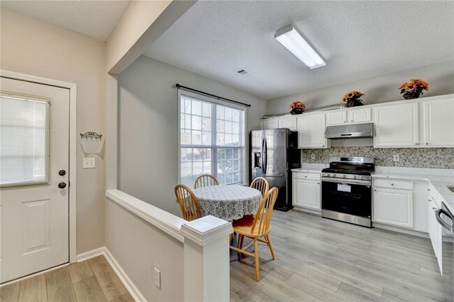 Photo - 4061 Howell Park Rd