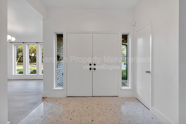 Photo - 6114 Hummingbird St