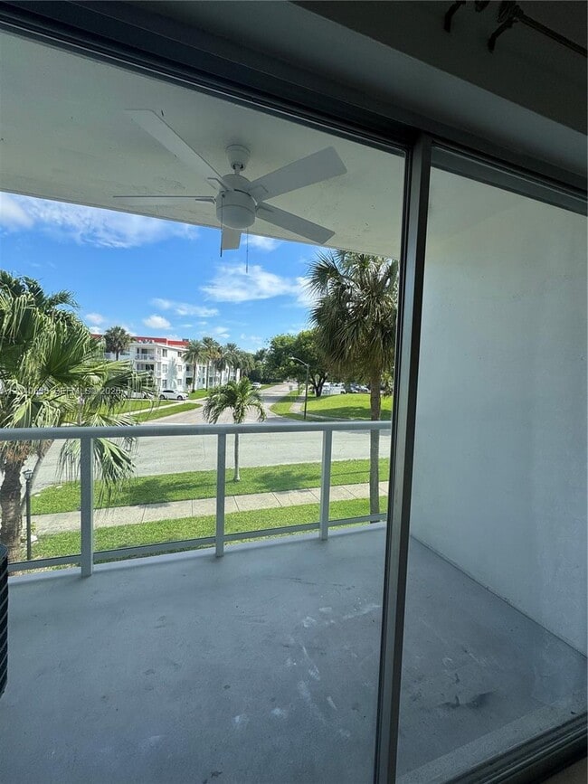 Photo - 1600 NE 114th St Unidad 204