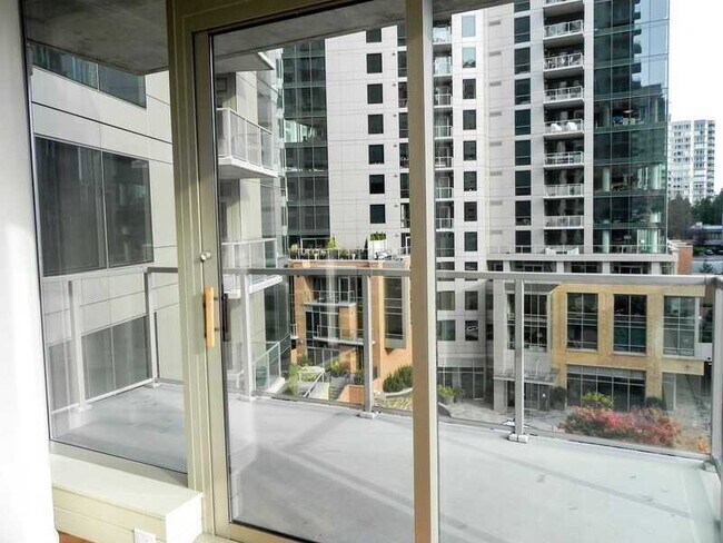 Photo - 10610 NE 9th Pl Unidad Apt #700