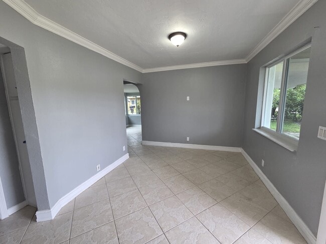 Photo - 5720 Cleveland St