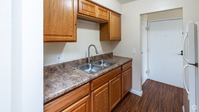 1BR, 1BA - 792SF - B - Kitchen