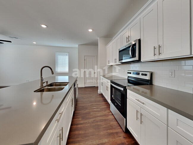 Photo - 285 Yasmin Daylily Place