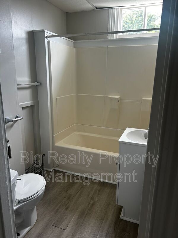 Photo - 529 King St
