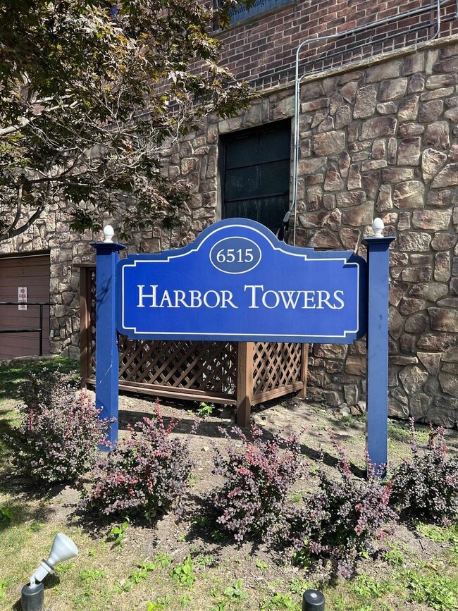 Building Photo - 6515 JFK Blvd E Unit 3s