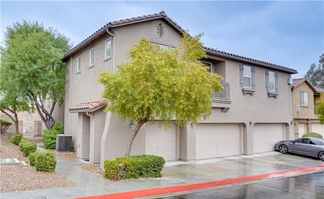 GATED COMMUNITY 2 BEDROOM TOWNHOUSE! - GATED COMMUNITY 2 BEDROOM TOWNHOUSE!