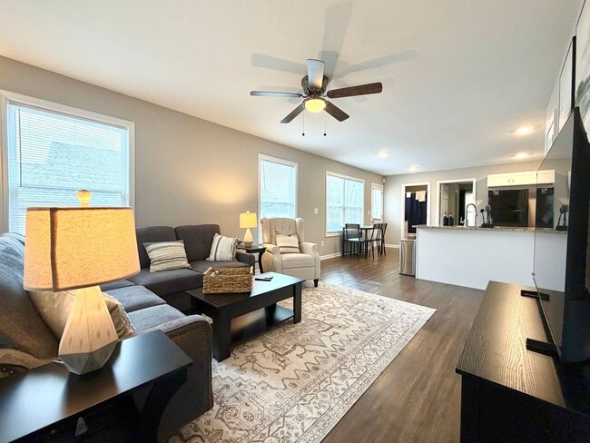 Photo - 925 Woody Hills Dr