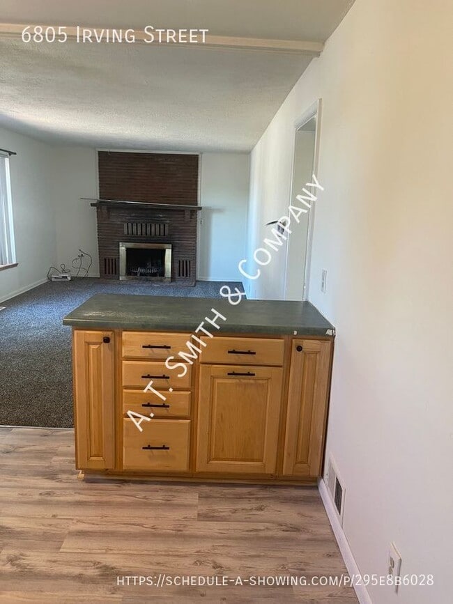 Photo - 6805 Irving St