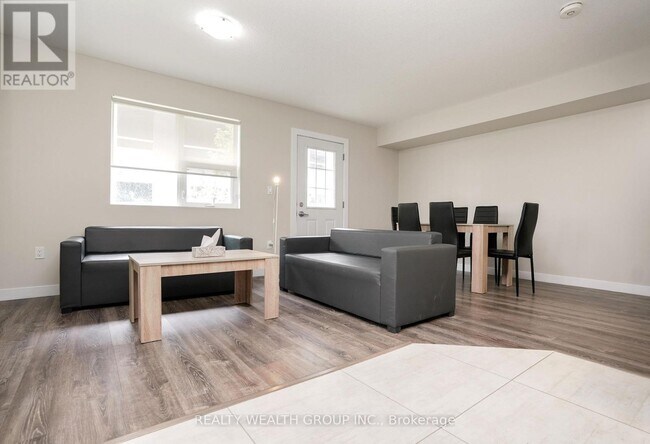 Photo - 288 Albert St