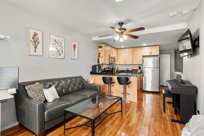 Building Photo - 354 1st St Unit 1R