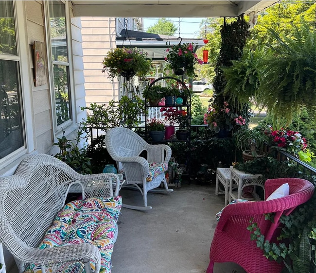 Photo - 210 W Maple Ave