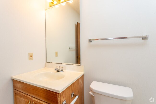 2HAB, 1BA - 725&nbsp;ft² - Baño - Finkbine Lane